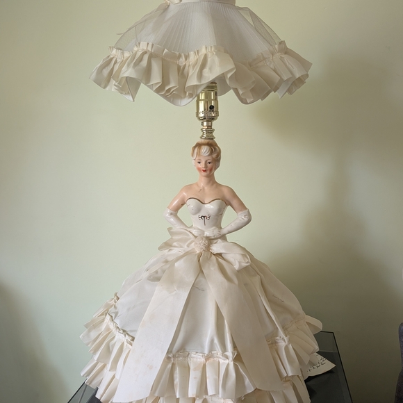 Vintage Lady Porcelain Doll Lamp - Picture 2 of 11